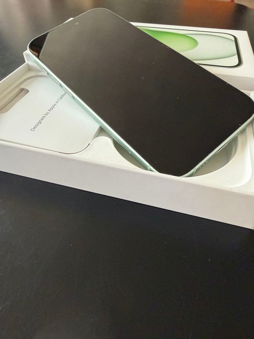 Apple iPhone 15 ミッドナイトグリーン 本体