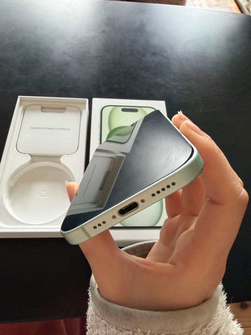 Apple iPhone 15 ミッドナイトグリーン 本体