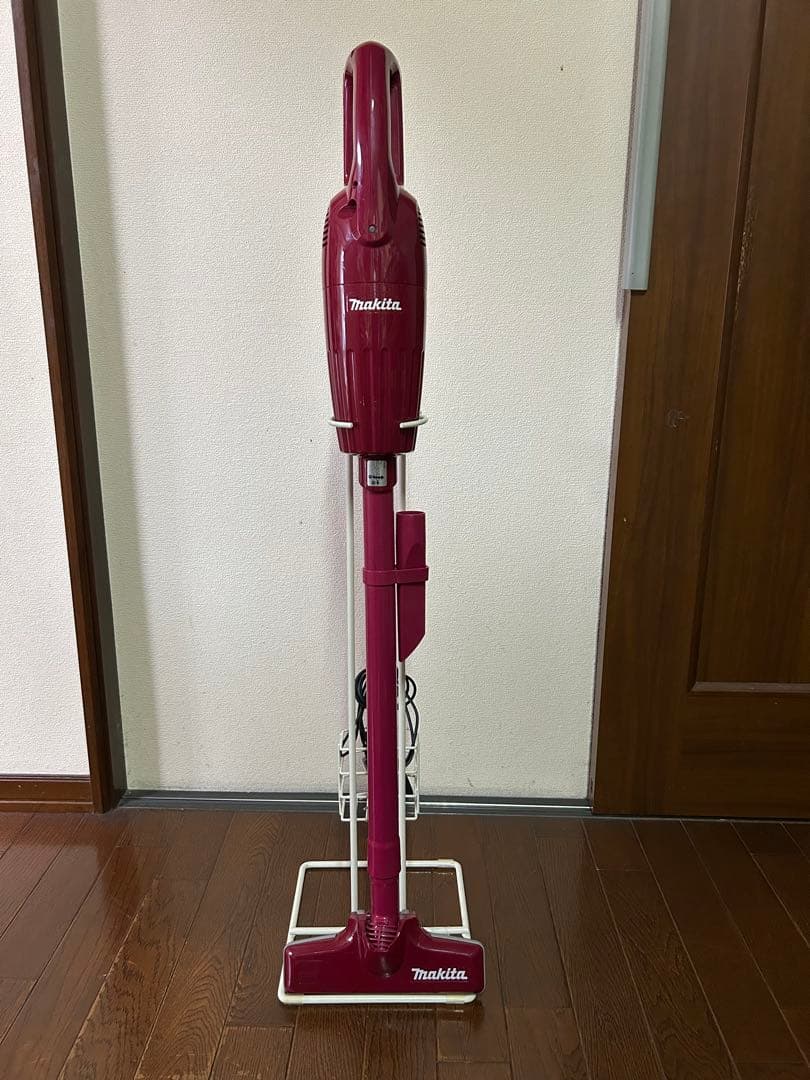 Makita コードレス掃除機 充電器、スタンド付き 赤