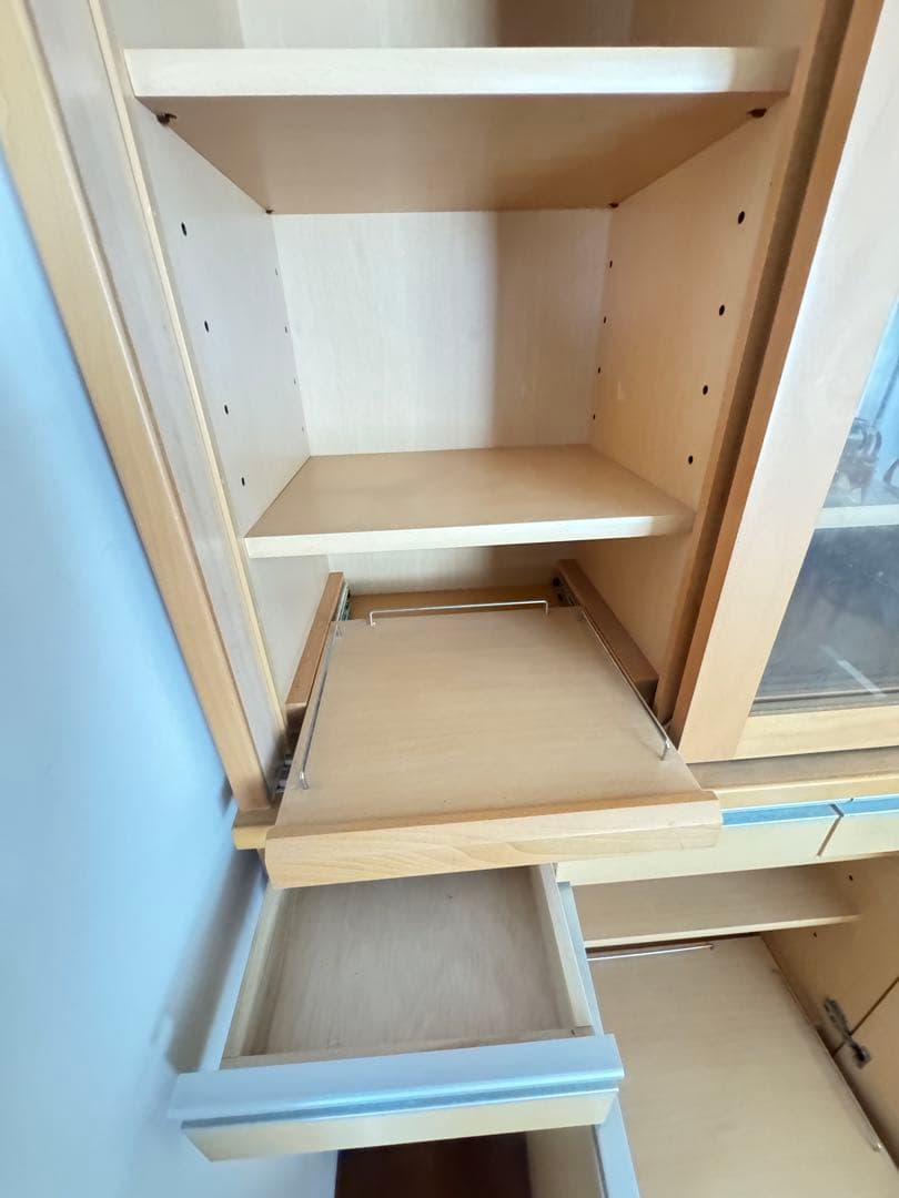 ナチュラルウッド 食器棚 ガラス戸付き／引き取り希望です！