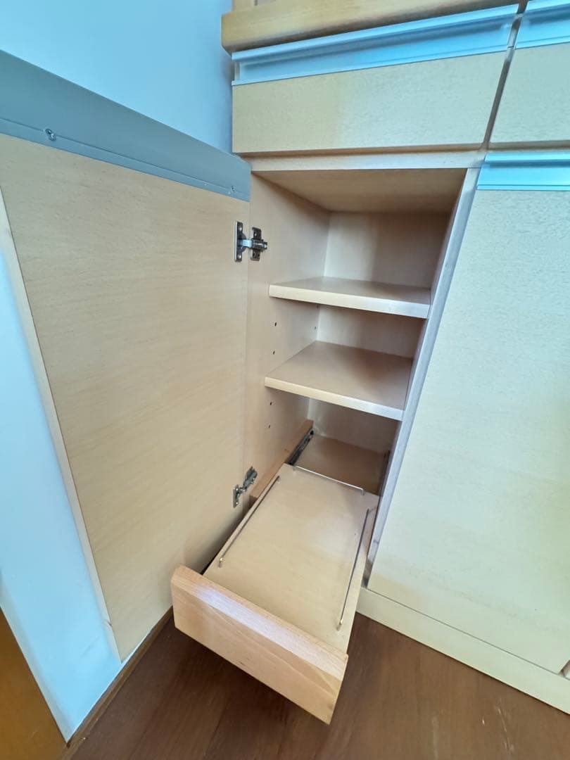 ナチュラルウッド 食器棚 ガラス戸付き／引き取り希望です！