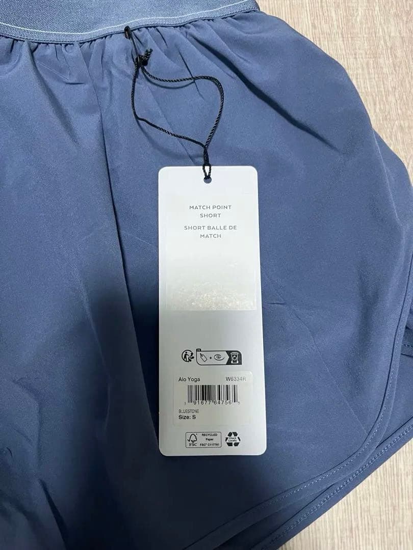 Alo yoga グレーブルー　ショートパンツ　完売色