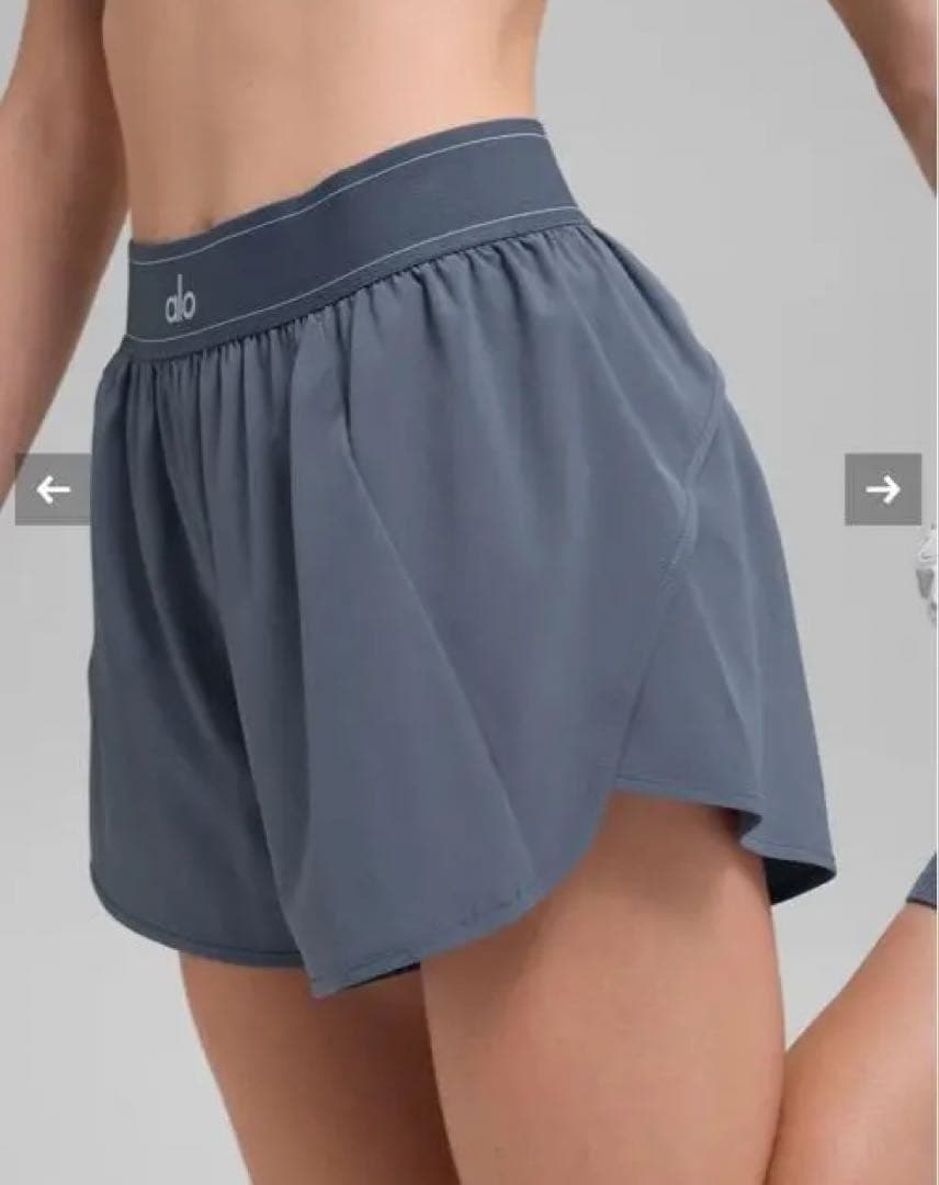 Alo yoga グレーブルー　ショートパンツ　完売色
