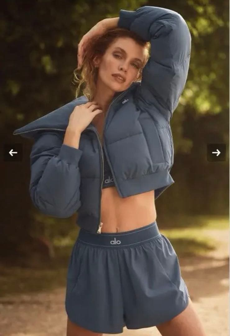 Alo yoga グレーブルー　ショートパンツ　完売色