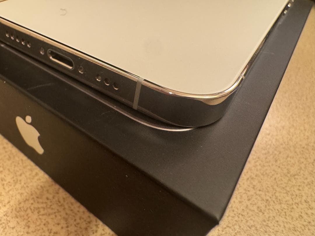 ♫　美品　iPhone 12 pro シルバー 128GB　付属品完備