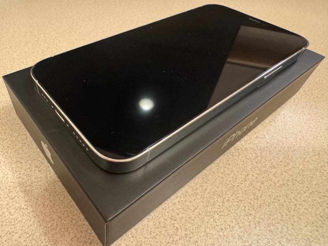 ♫　美品　iPhone 12 pro シルバー 128GB　付属品完備