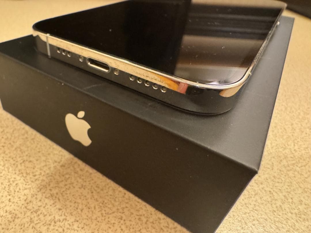 ♫　美品　iPhone 12 pro シルバー 128GB　付属品完備