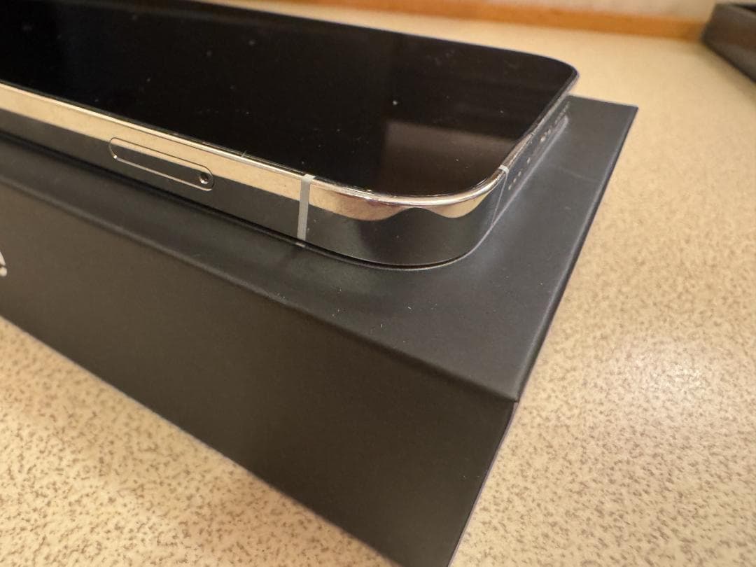 ♫　美品　iPhone 12 pro シルバー 128GB　付属品完備