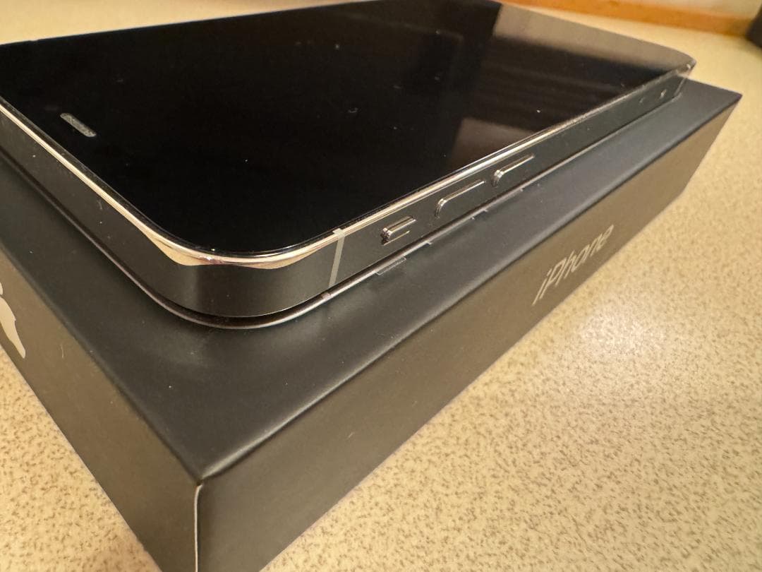 ♫　美品　iPhone 12 pro シルバー 128GB　付属品完備