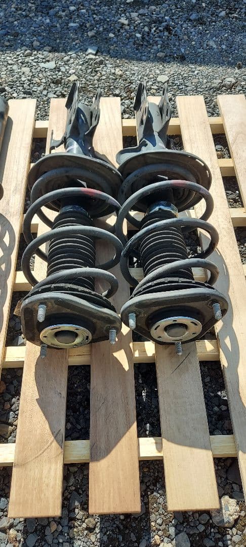 30プリウス純正サスペンションキット(ショックアブソーバー、スプリング)