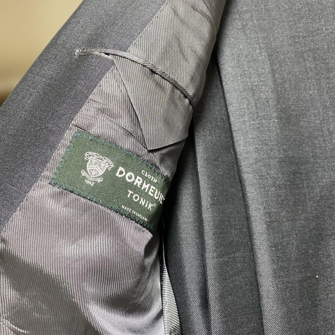 トゥモローランド　DORMEUIL ダークグレー ビジネススーツ