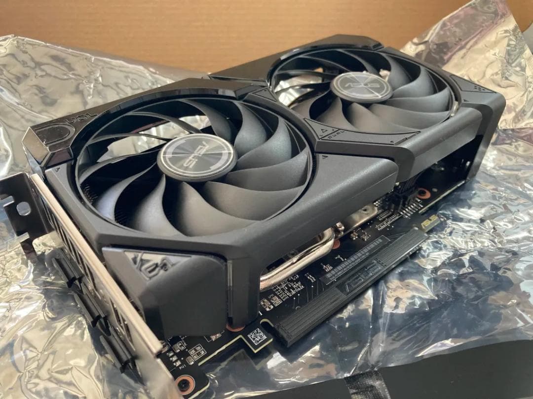 グラフィックボード・グラボ・ビデオカード ASUS DUAL Radeon RX 9060 XT 8GB