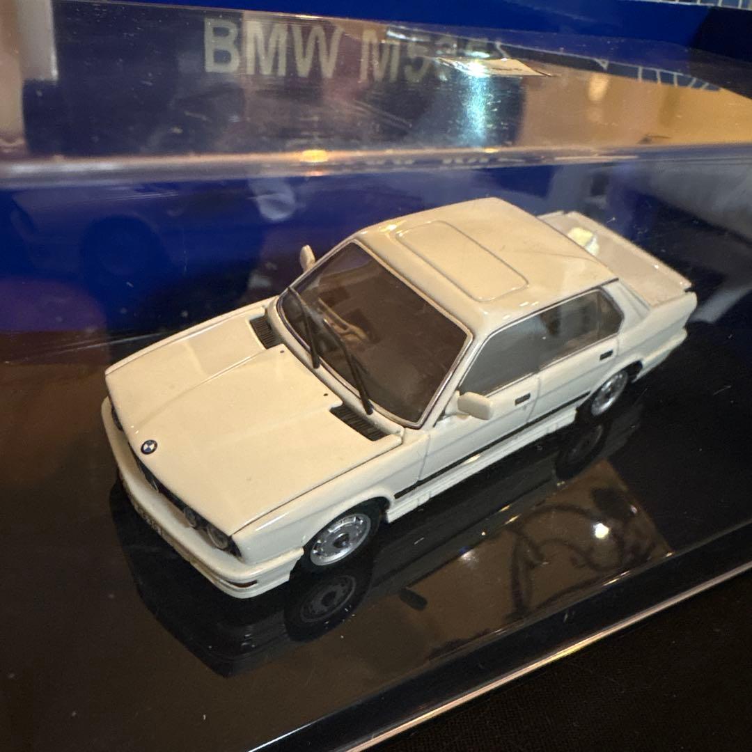 ミニカー AUTOART  M535i 1/43