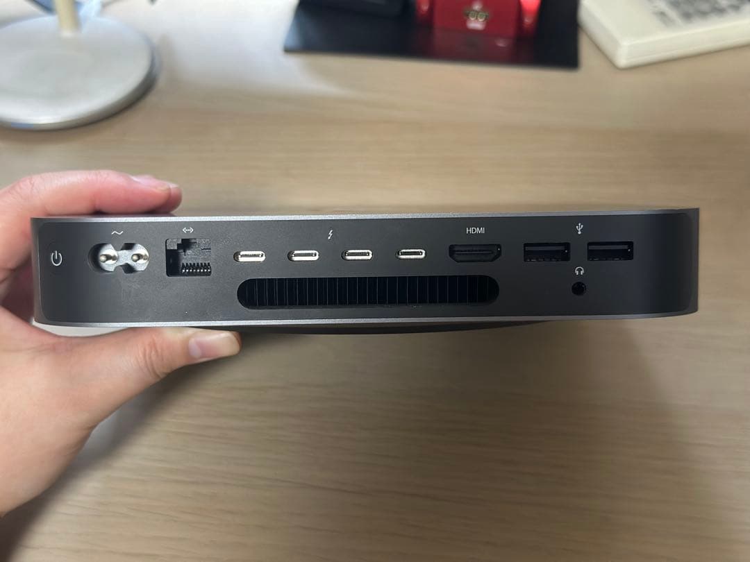 Mac mini 2018 シルバー