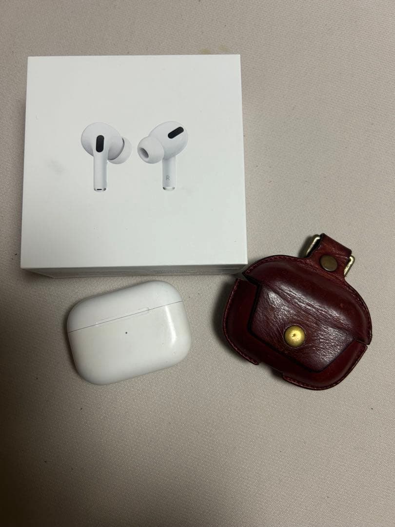 AirPods Pro 本体 + レザーケース