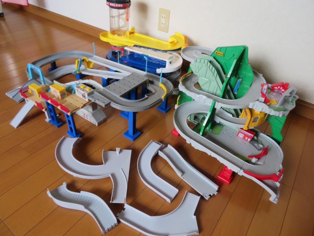 トミカ　トミカビル　やまのぼりドライブ　高速道路　3セット　接続どうろ付き