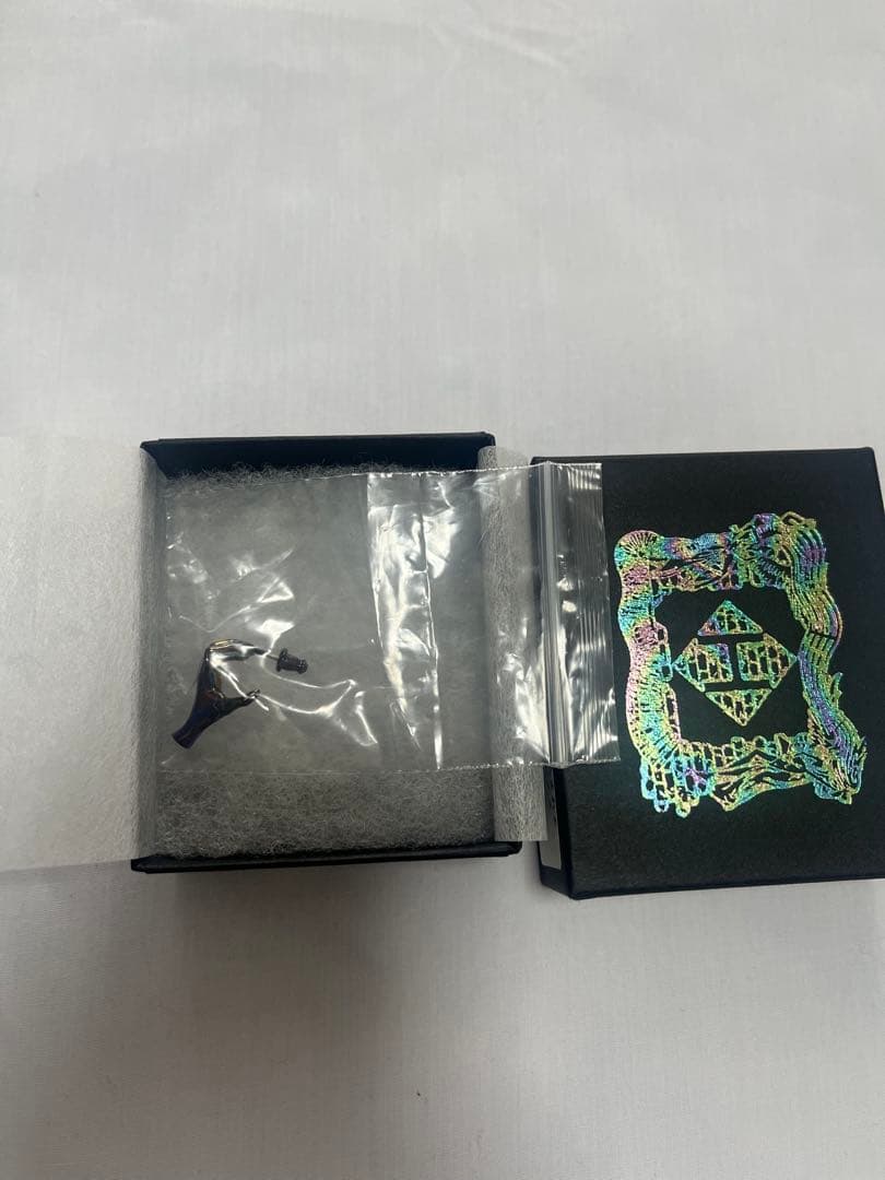 未使用 hazama ピアス　ブラック×オーロラ