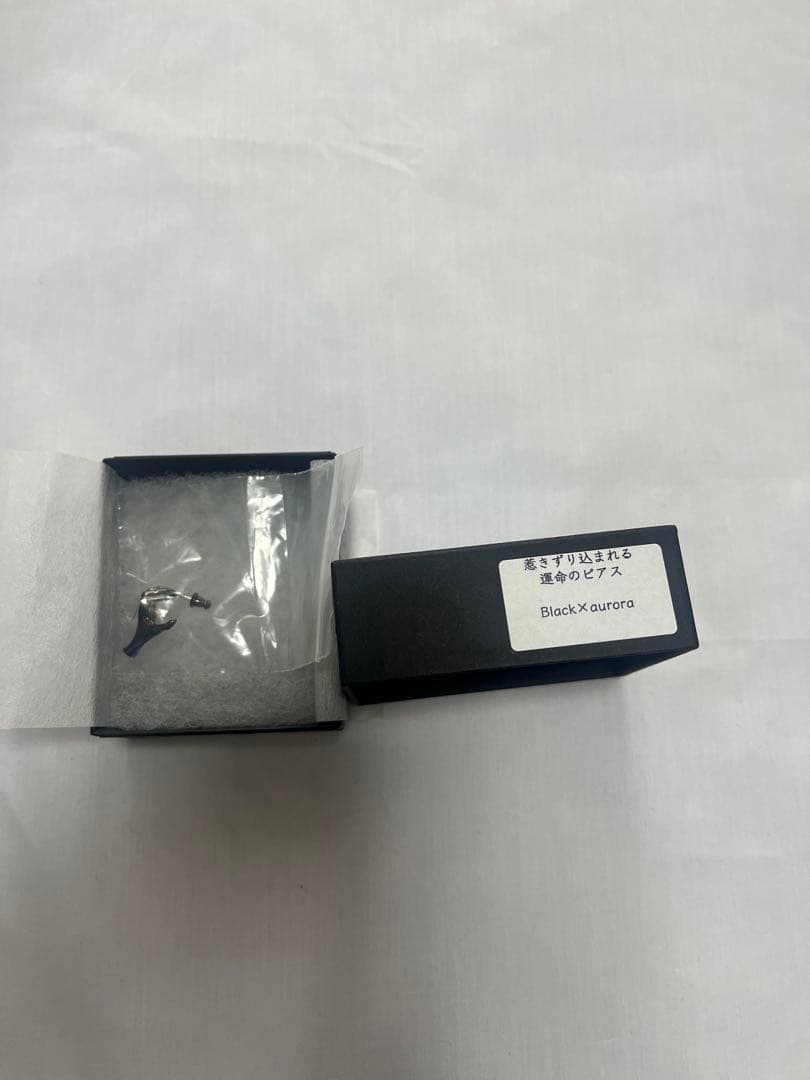 未使用 hazama ピアス　ブラック×オーロラ