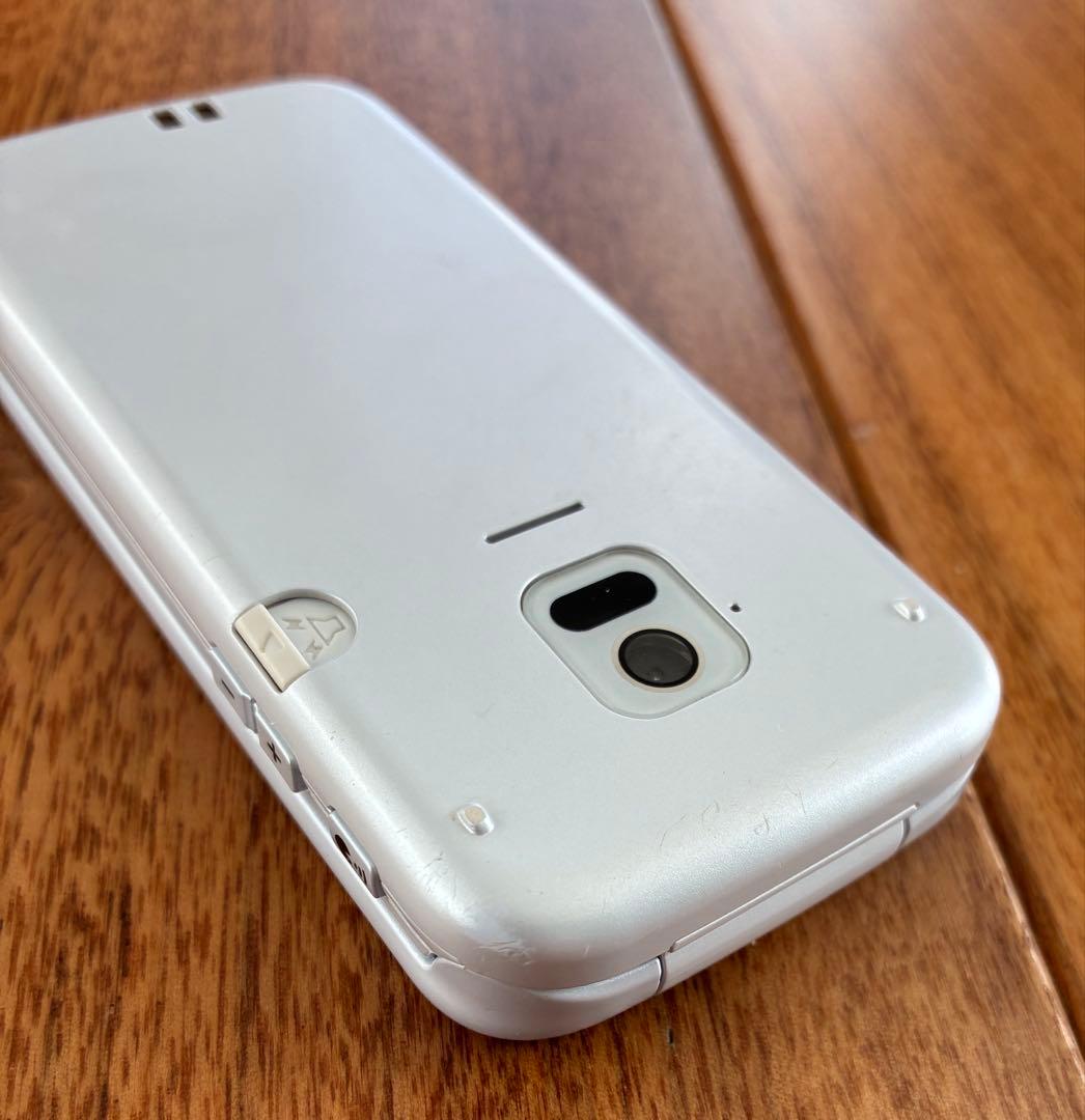 Docomo らくらくホン F-01M ホワイト 充電器付き