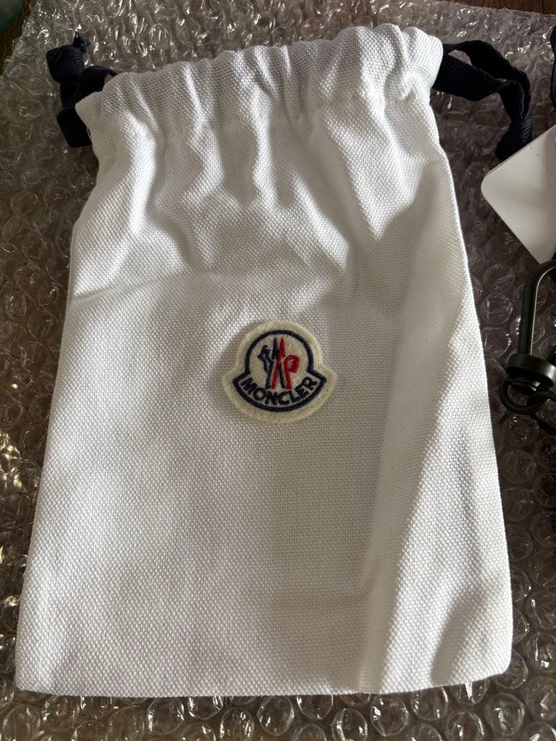 MONCLER ロゴ付きキーホルダー 収納袋付き
