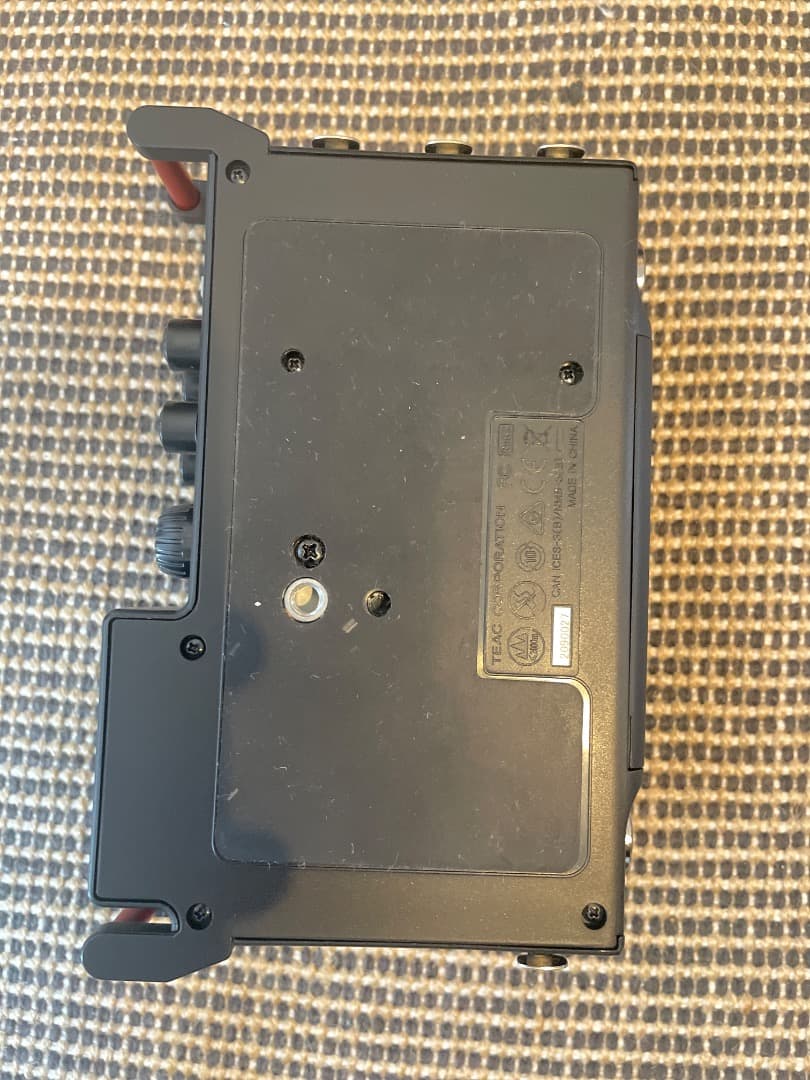 Tascam DR 70 オーディオレコーダー4チャンネル