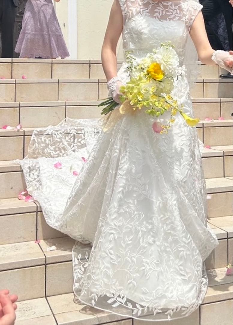 ウェディングドレス＋ベール　オフホワイト 刺繍入り スレンダー　マーメイド