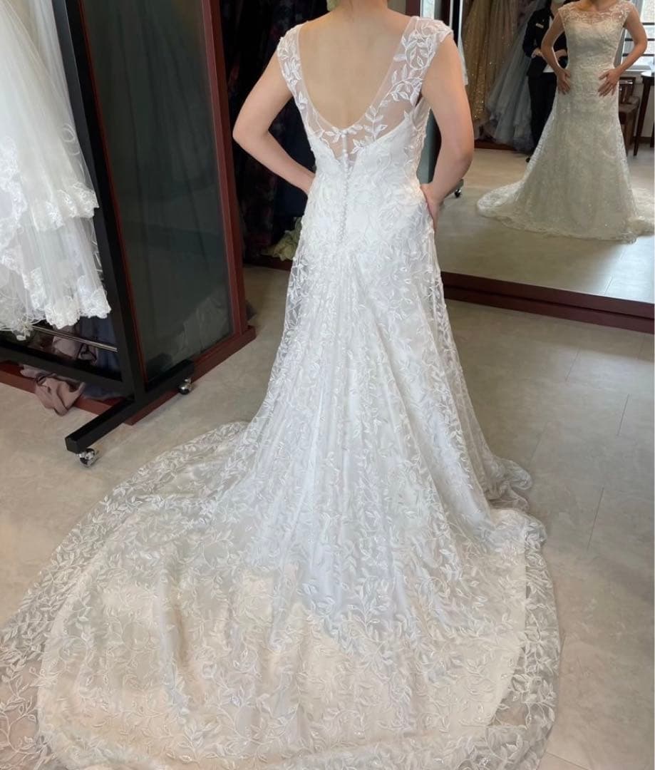 ウェディングドレス＋ベール　オフホワイト 刺繍入り スレンダー　マーメイド