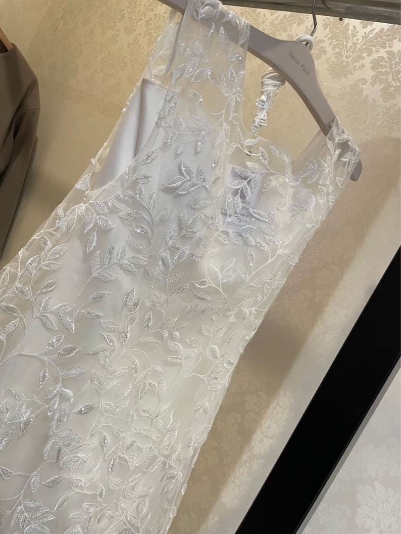 ウェディングドレス＋ベール　オフホワイト 刺繍入り スレンダー　マーメイド