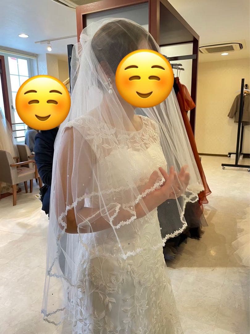 ウェディングドレス＋ベール　オフホワイト 刺繍入り スレンダー　マーメイド