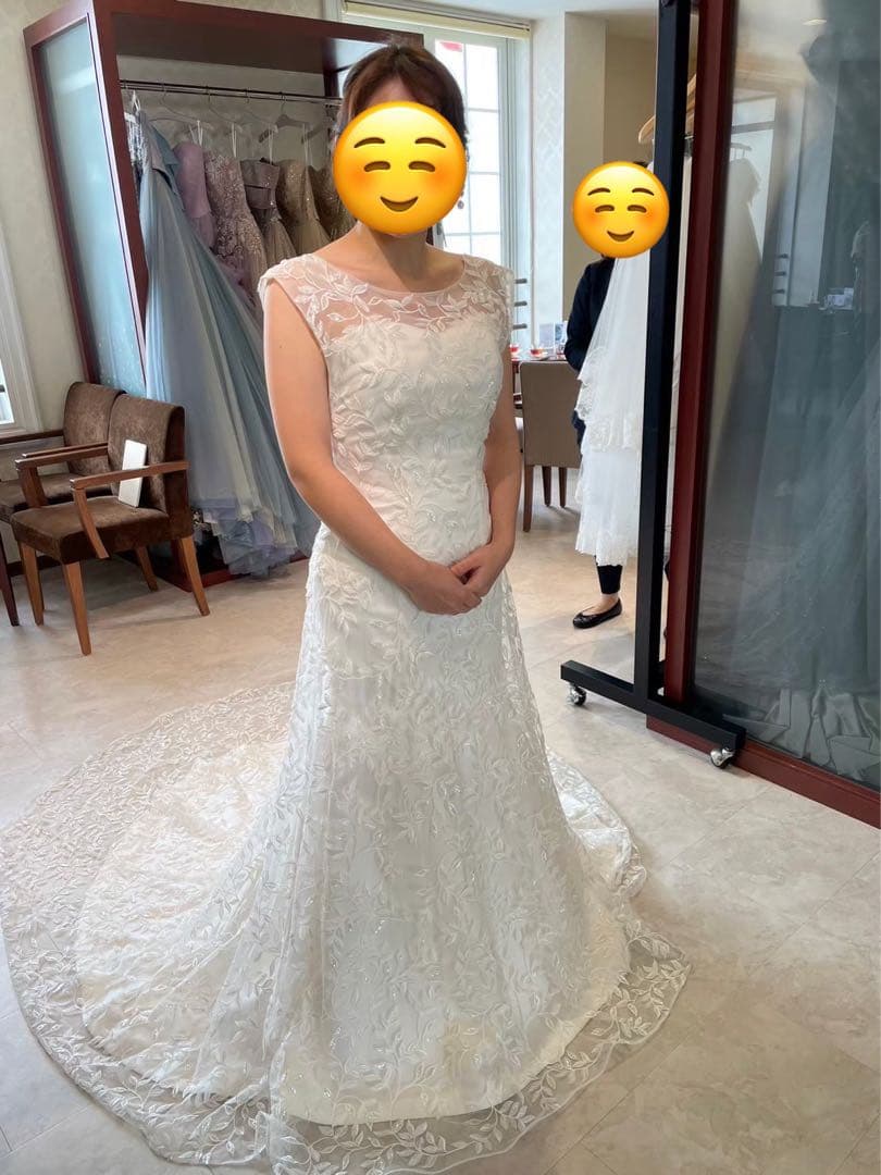 ウェディングドレス＋ベール　オフホワイト 刺繍入り スレンダー　マーメイド