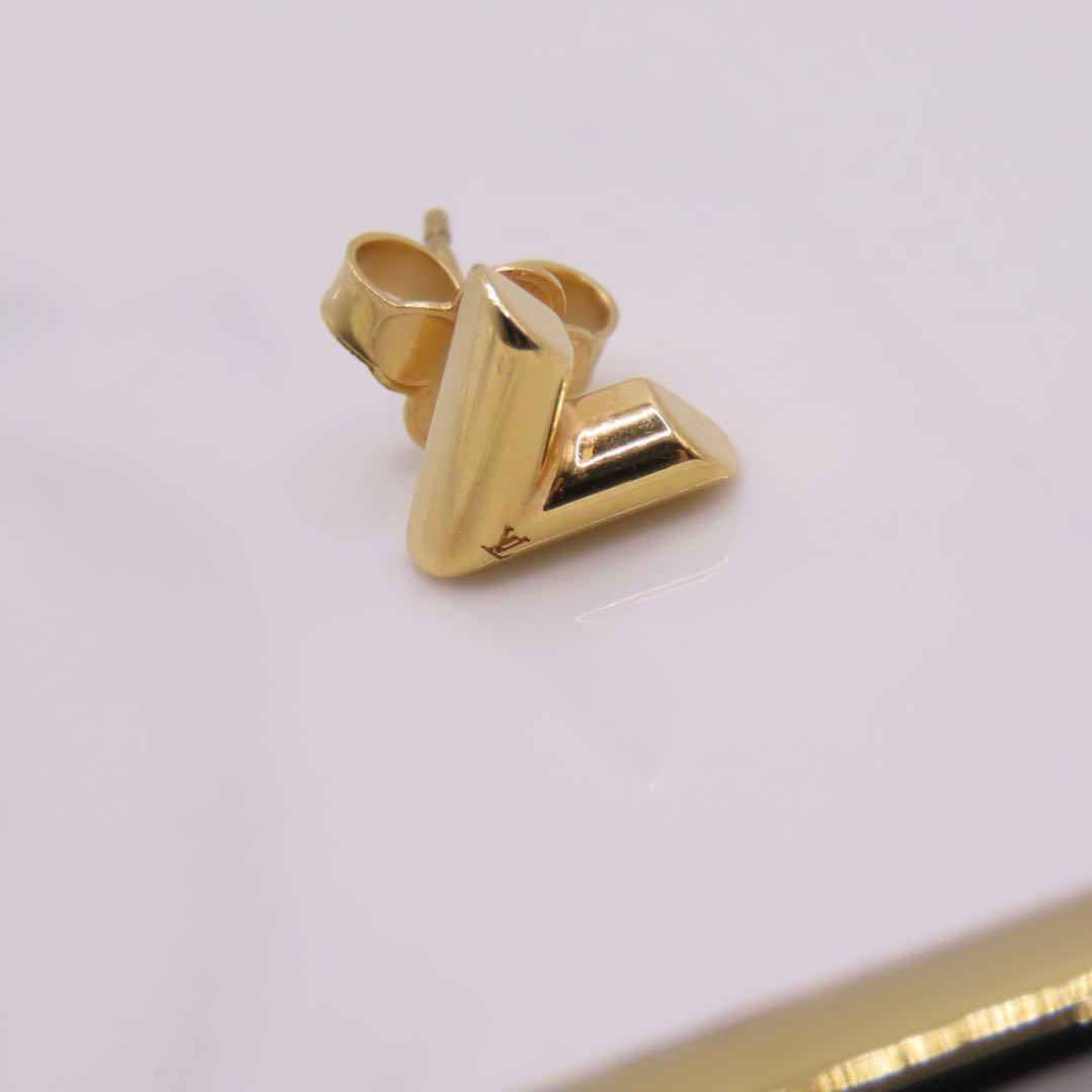 Louis Vuitton ゴールド V字型 ピアス(片耳）　エッセンシャル　V