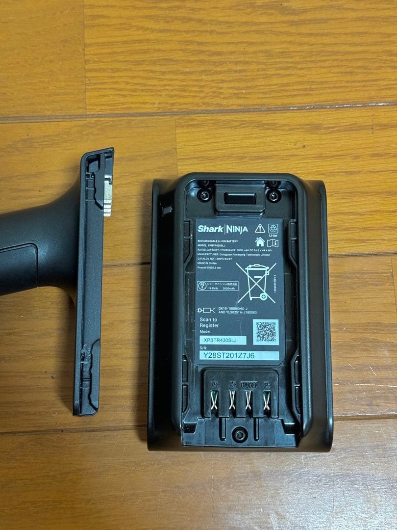 Shark CleanSense iQ+ IW3241JBK メタルブラック