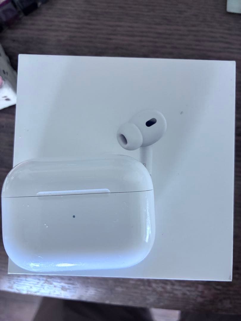 AirPods pro 第2世代　本体 ホワイト 充電ケース付き【箱付き】