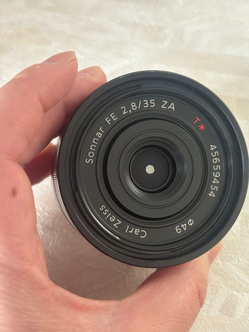 単焦点レンズ ツァイス35mmf2.8 ZA付きソニー ミラーレス一眼 α7c