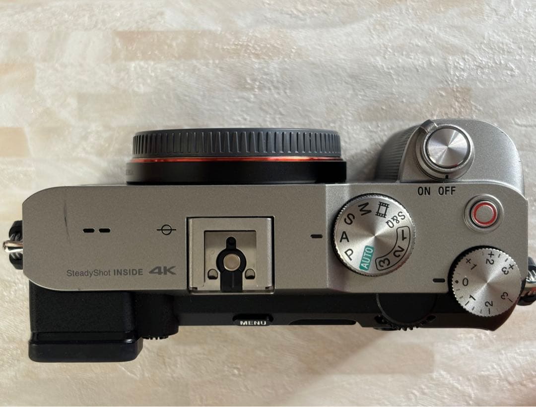 単焦点レンズ ツァイス35mmf2.8 ZA付きソニー ミラーレス一眼 α7c