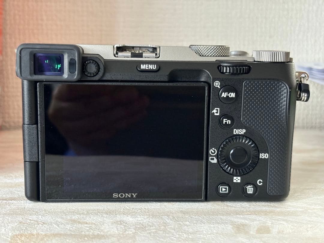 単焦点レンズ ツァイス35mmf2.8 ZA付きソニー ミラーレス一眼 α7c