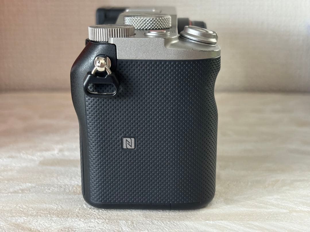 単焦点レンズ ツァイス35mmf2.8 ZA付きソニー ミラーレス一眼 α7c