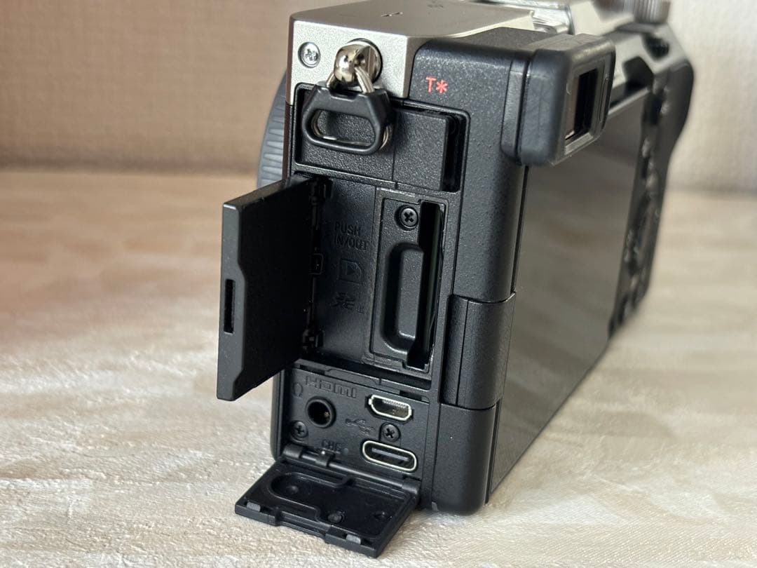 単焦点レンズ ツァイス35mmf2.8 ZA付きソニー ミラーレス一眼 α7c