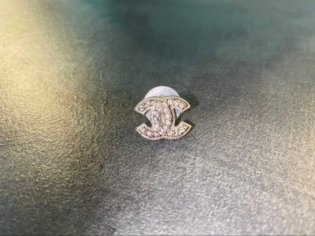 CHANEL シルバー ロゴデザイン ピアス片耳のみ