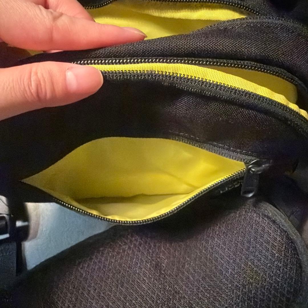 【あお】Hugoo ヒップシート　ブラック×イエロー　ハグー 箱無し