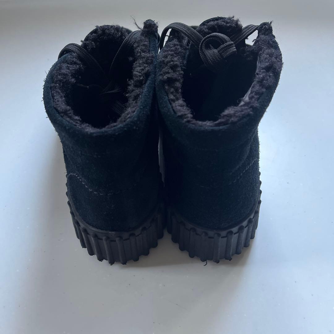 emmi meets Clarks トーヒルモス クラークス