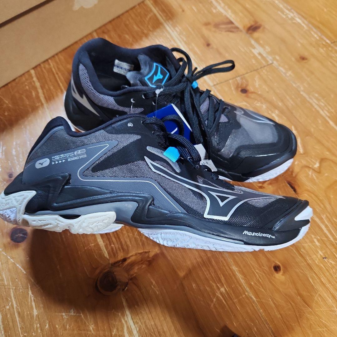 MIZUNO　バレーボールシューズ　25㎝　ウエーブライトニングZ８