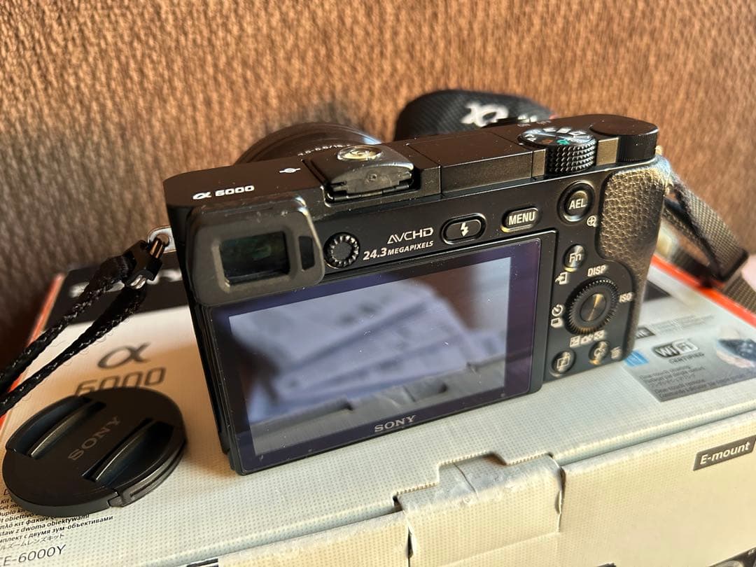 SONY α6000 パワーズームレンズ・単焦点レンズ・ SDカード付き