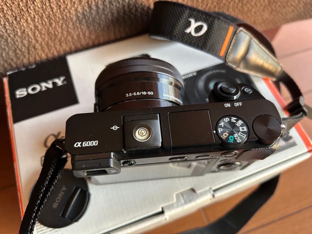 SONY α6000 パワーズームレンズ・単焦点レンズ・ SDカード付き