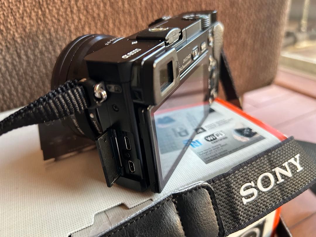 SONY α6000 パワーズームレンズ・単焦点レンズ・ SDカード付き