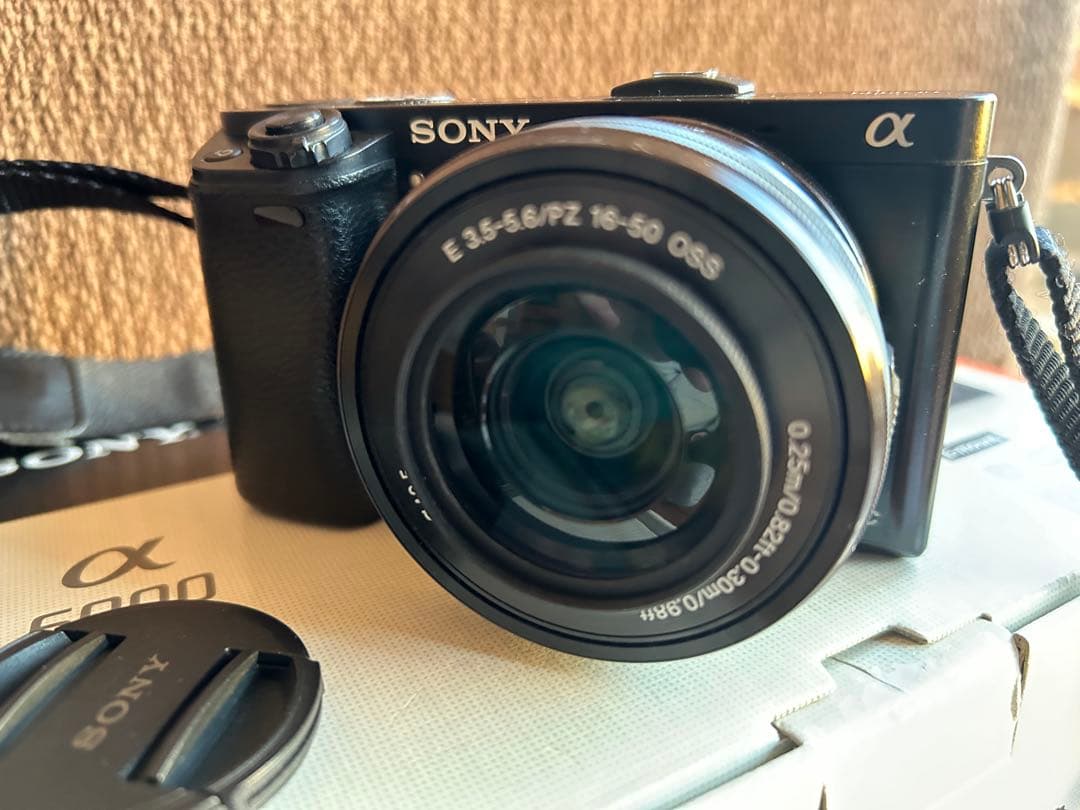 SONY α6000 パワーズームレンズ・単焦点レンズ・ SDカード付き