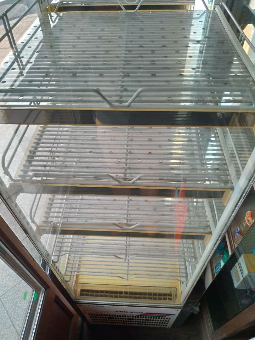 大正製薬リポビタンＤの冷蔵ショーケース　（購入者様で運送業者の手配必要です）