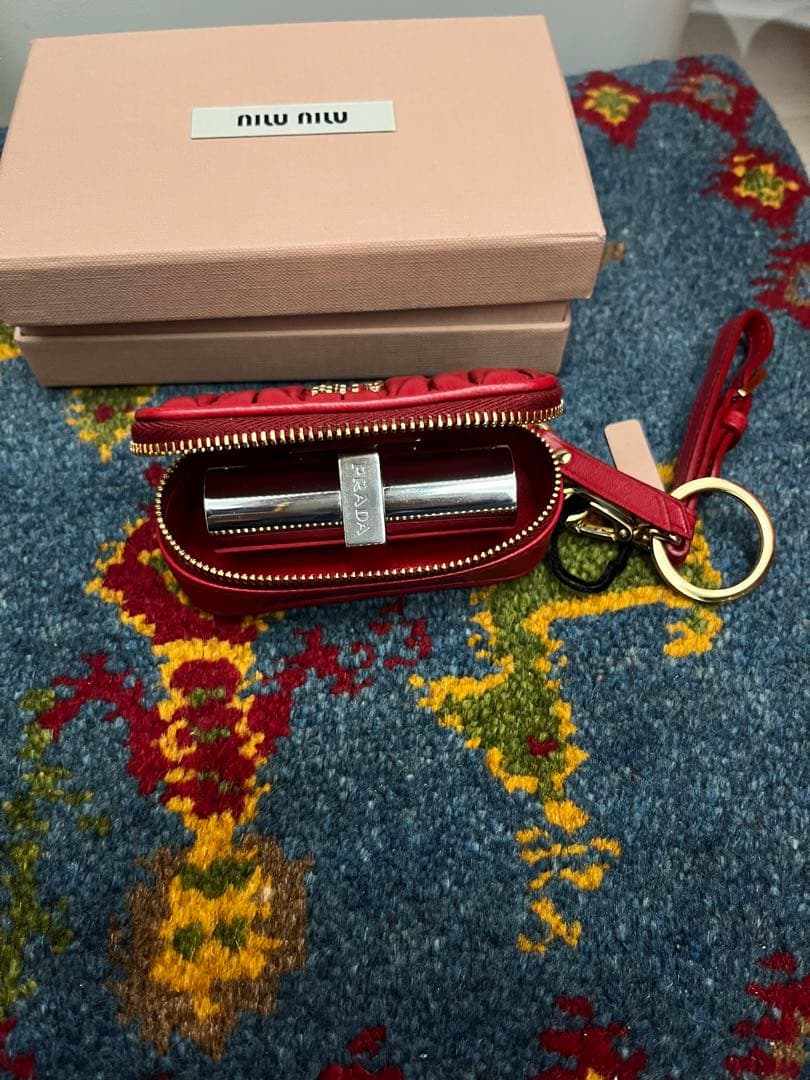 ミュウミュウ マテラッセ5TL518レザー 赤リップケース MIUMIU