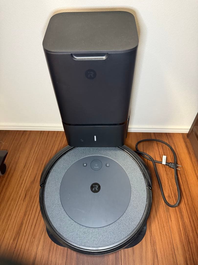 [ジャンク品] ルンバ i3+ / アイロボット 掃除機　自動ゴミ収集機つき