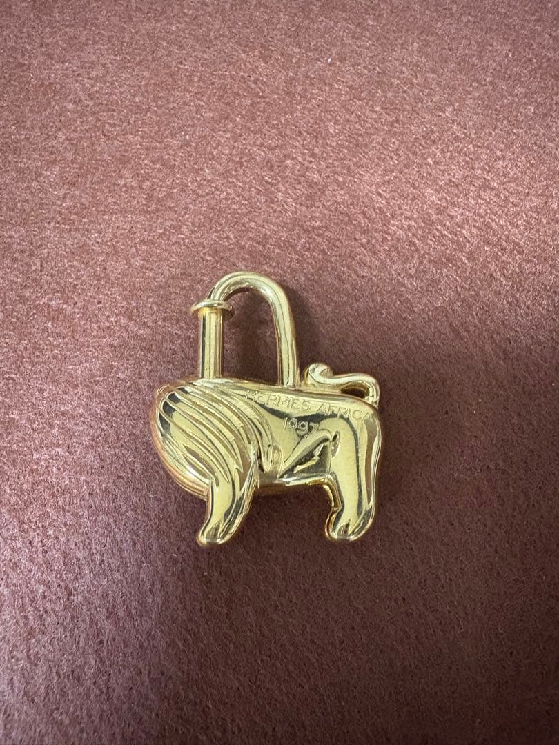 エルメス　カデナ　ライオン　ゴールド